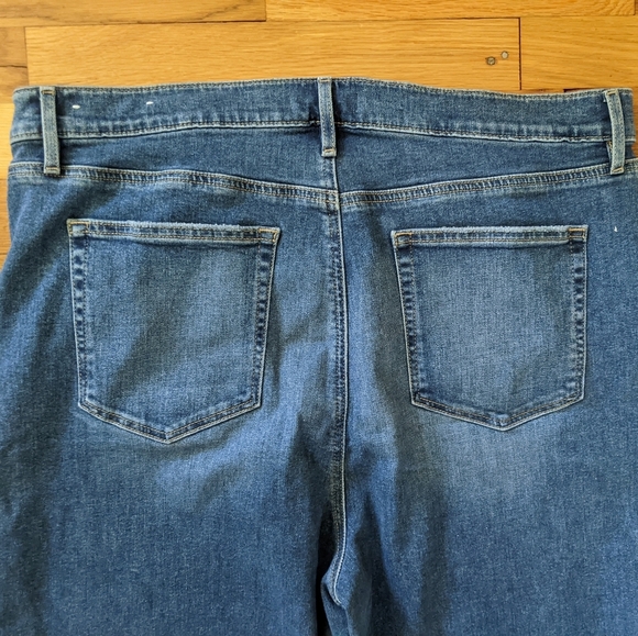 NWT LOFT Slim Fit Flare Jeans - Picture 2 of 7